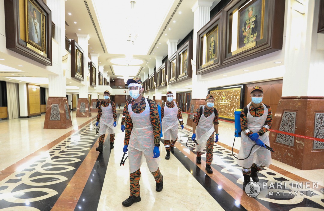 proses-disinfeksi-bangunan-parlimen-malaysia